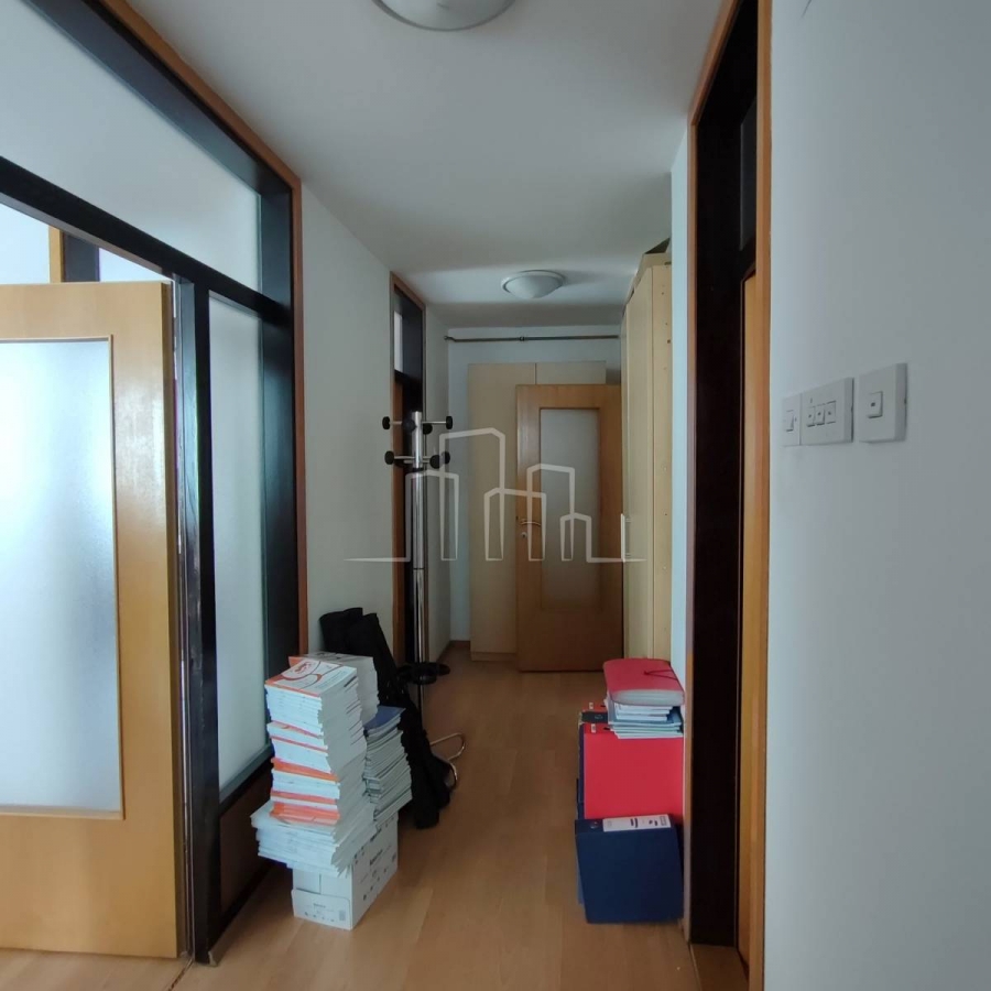 Kancelarijski poslovni prostor 65m2 Centar najam