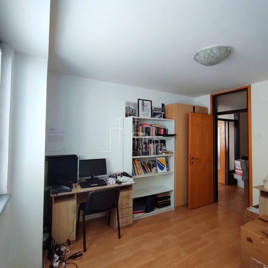 Kancelarijski poslovni prostor 65m2 Centar najam