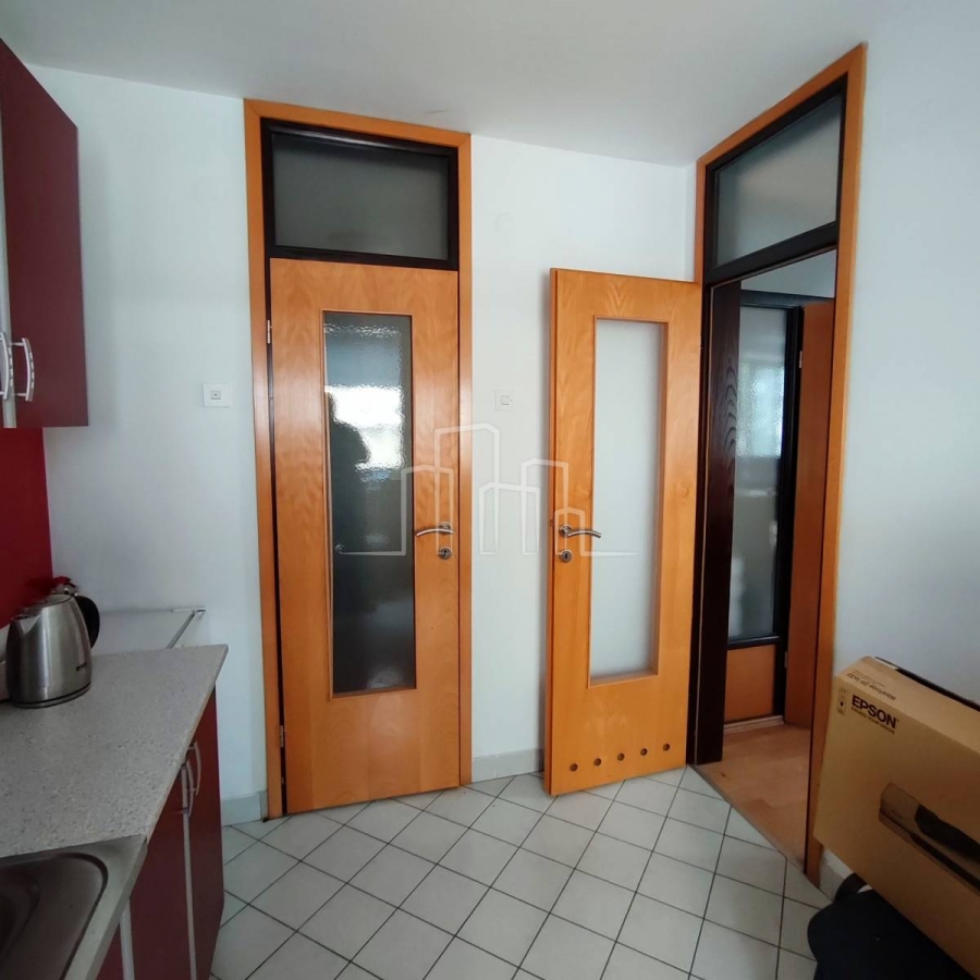 Kancelarijski poslovni prostor 65m2 Centar najam