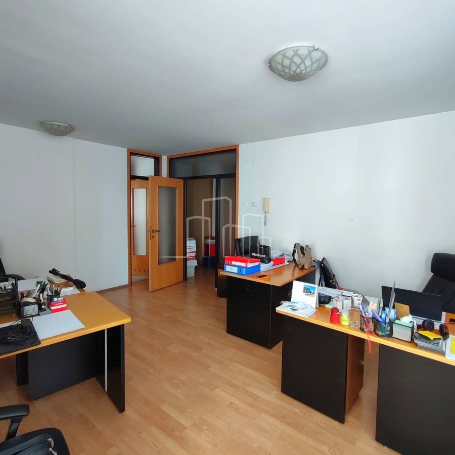 Kancelarijski poslovni prostor 65m2 Centar najam