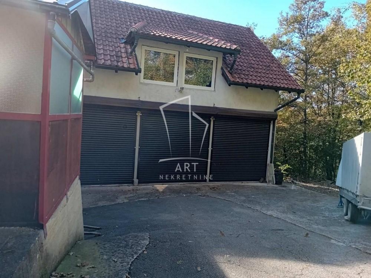 Užice, Bela zemlja, 20 ari, 2 kuće 591m2 ID#9007