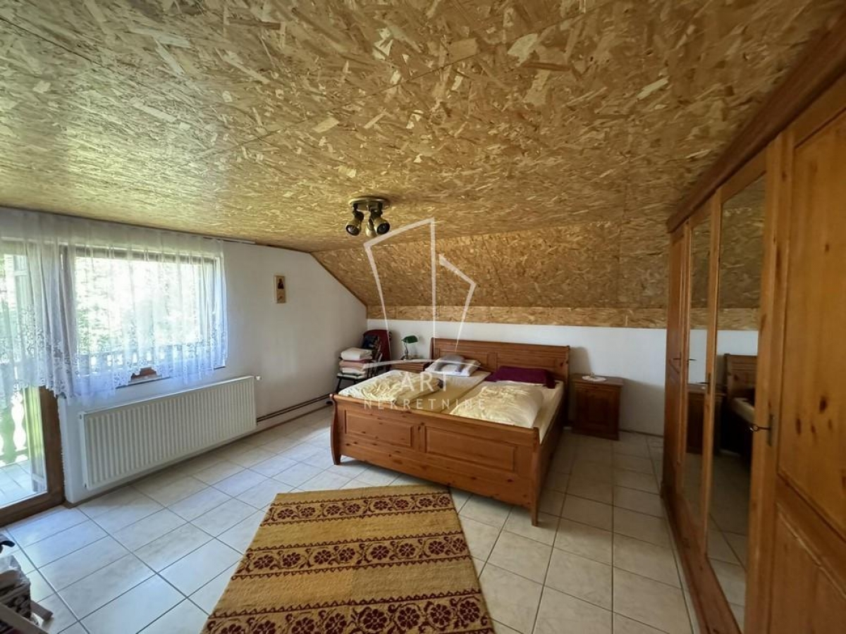 Užice, Bela zemlja, 20 ari, 2 kuće 591m2 ID#9007