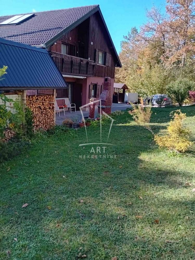 Užice, Bela zemlja, 20 ari, 2 kuće 591m2 ID#9007