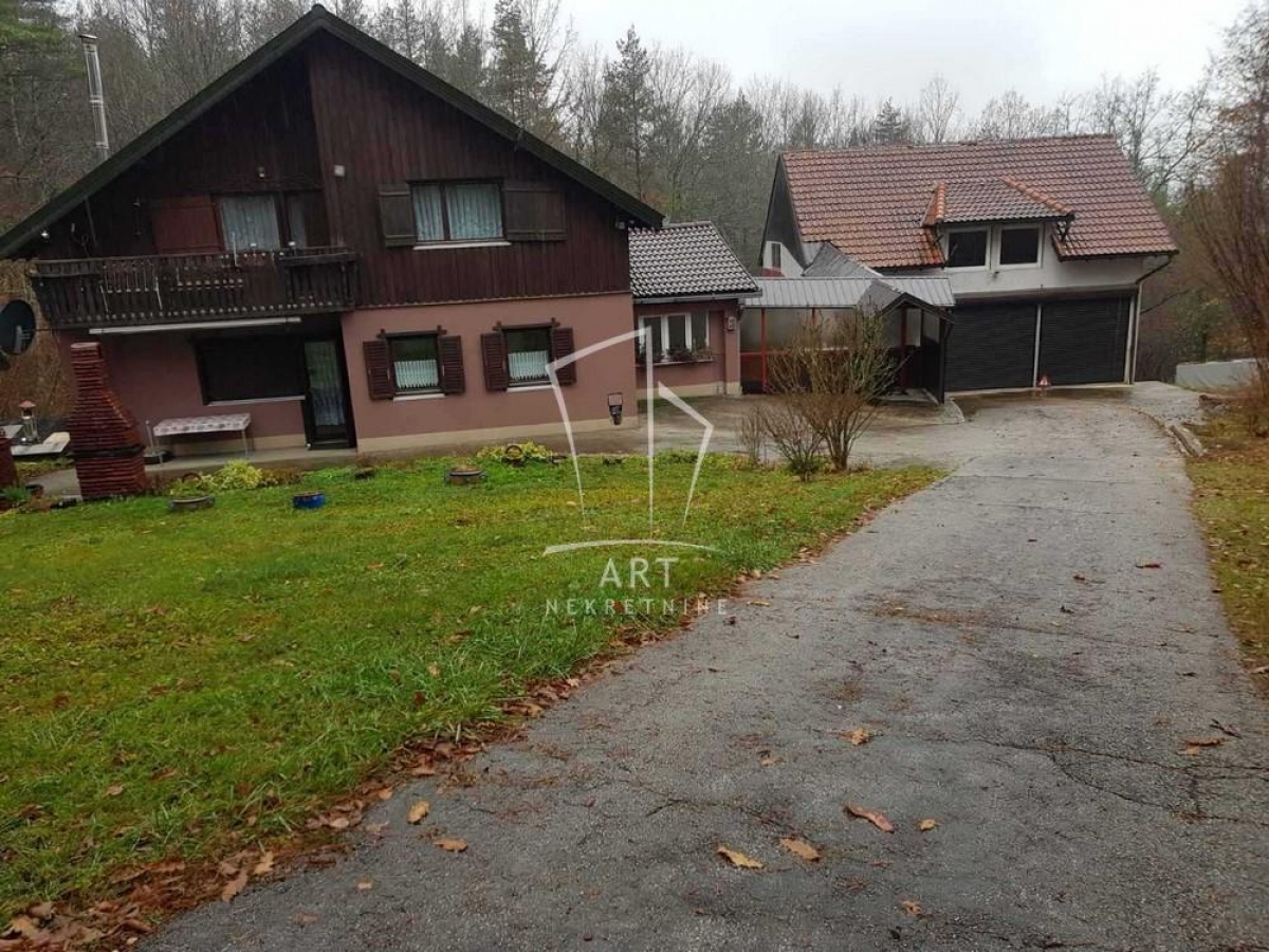 Užice, Bela zemlja, 20 ari, 2 kuće 591m2 ID#9007