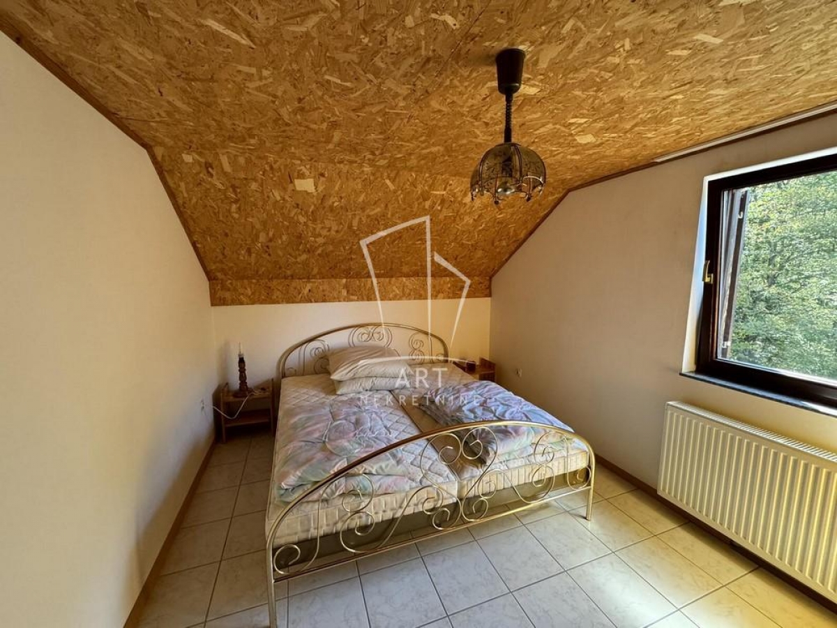 Užice, Bela zemlja, 20 ari, 2 kuće 591m2 ID#9007