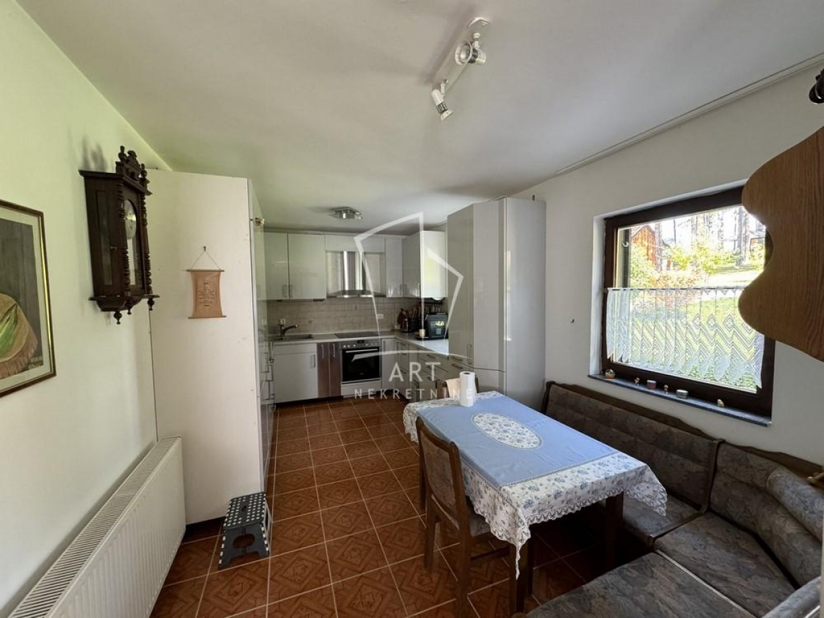 Užice, Bela zemlja, 20 ari, 2 kuće 591m2 ID#9007