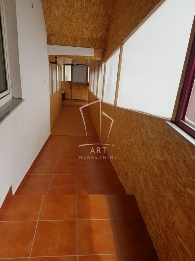 Užice, Bela zemlja, 20 ari, 2 kuće 591m2 ID#9007