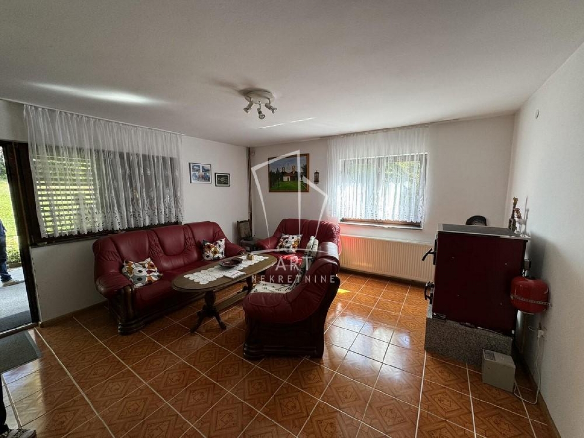 Užice, Bela zemlja, 20 ari, 2 kuće 591m2 ID#9007