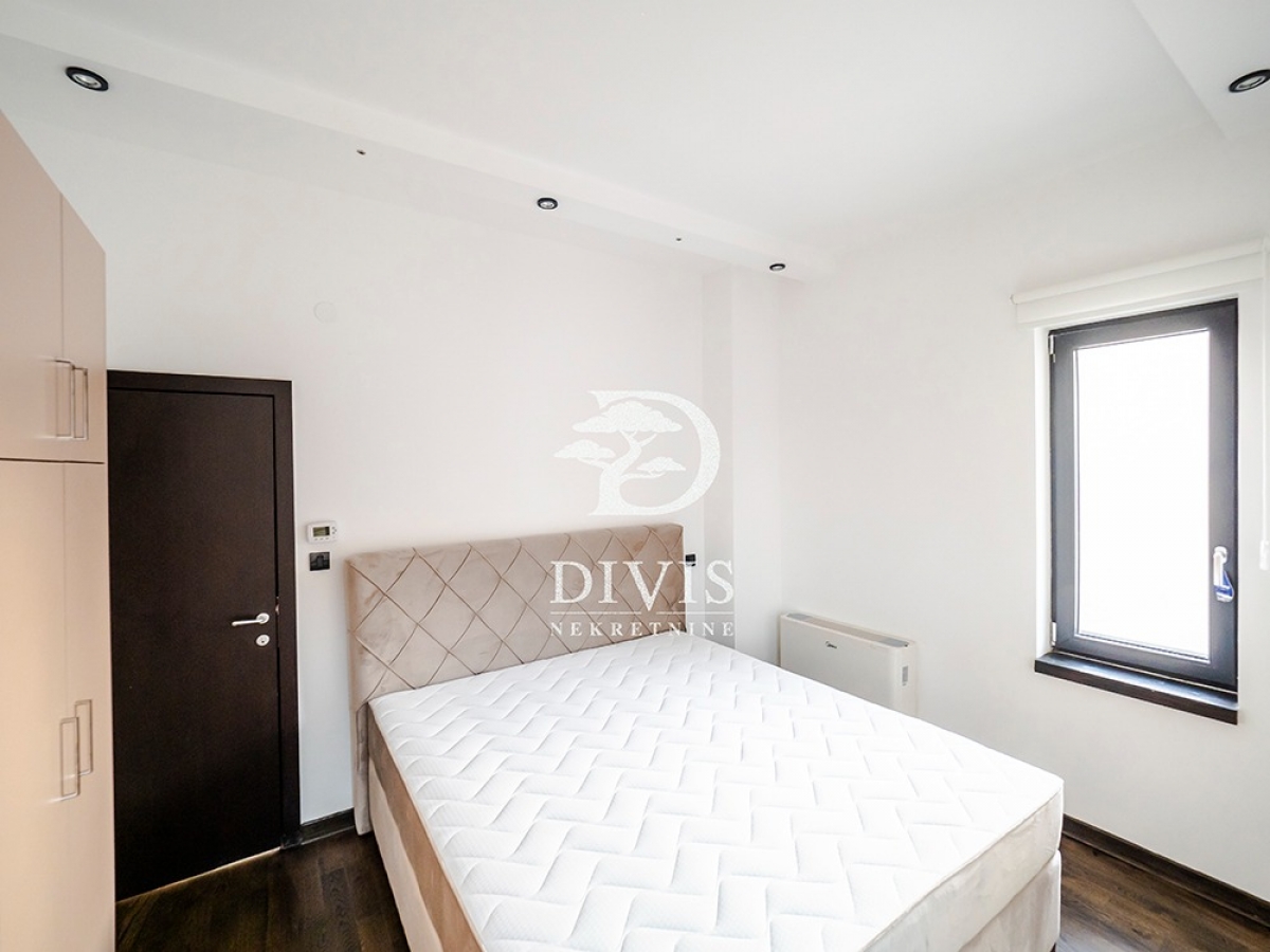 Prodajemo nov, namešten, 3. 0 stan na Senjaku, 84m2, garaža