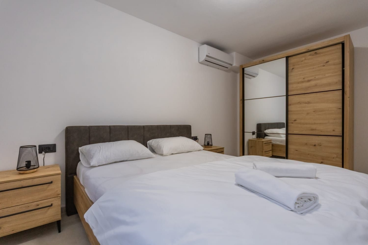 Luksuzna vila od 300 m² sa bazenom i panoramskim pogledom na more na prodaju – Markovići, Budva