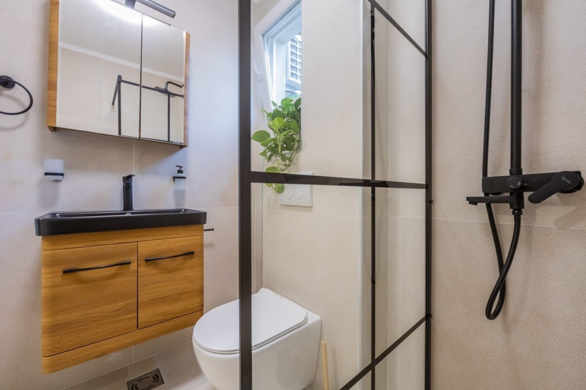 Luksuzna vila od 300 m² sa bazenom i panoramskim pogledom na more na prodaju – Markovići, Budva