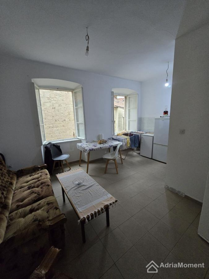 3-Schlafzimmer-Wohnung 72 m² am Platz an der Kathedrale des hl. Tryphon — Altstadt von Kotor 2