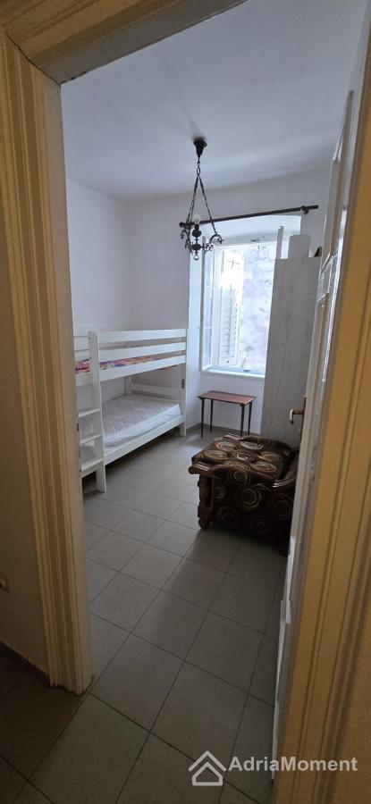3-bedroom apartment 72 m² on the square by St Tryphon Cathedral — Kotor Old Town 9