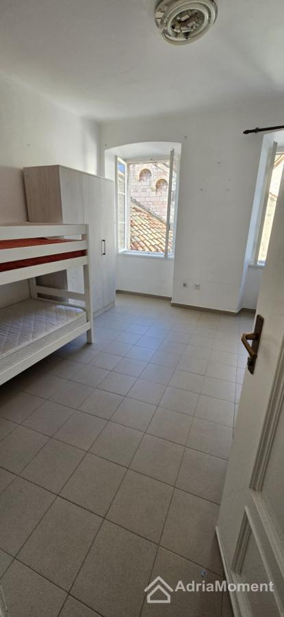 3-Schlafzimmer-Wohnung 72 m² am Platz an der Kathedrale des hl. Tryphon — Altstadt von Kotor 3