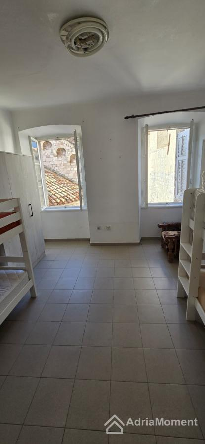 3-bedroom apartment 72 m² on the square by St Tryphon Cathedral — Kotor Old Town 7