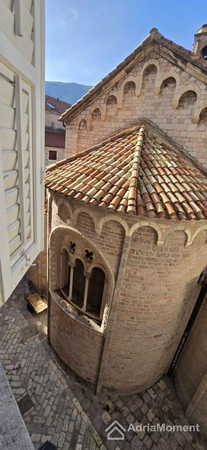 3-Schlafzimmer-Wohnung 72 m² am Platz an der Kathedrale des hl. Tryphon — Altstadt von Kotor