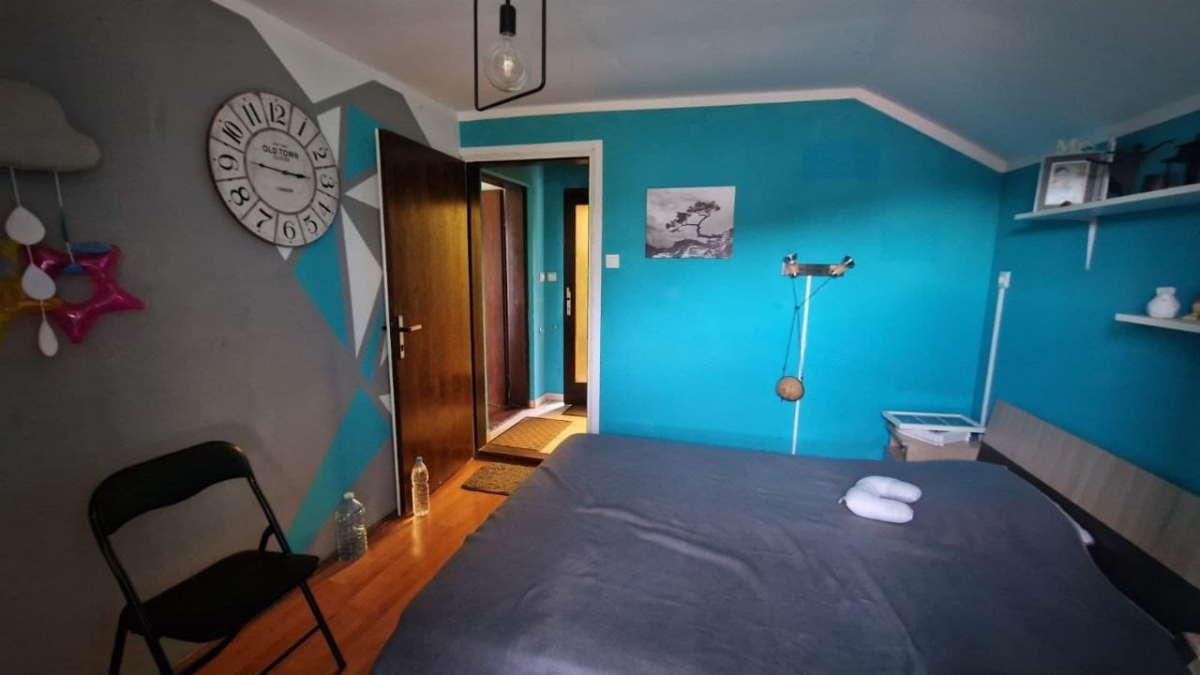House with great location and mountain river view 5
