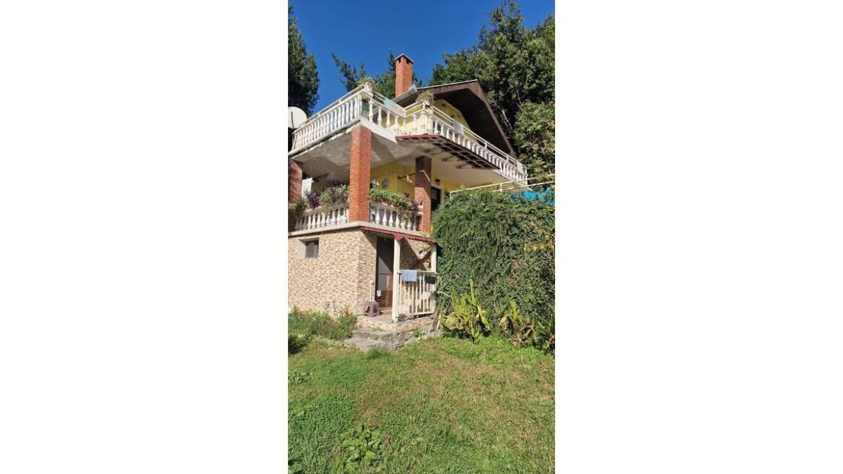 House with great location and mountain river view 2
