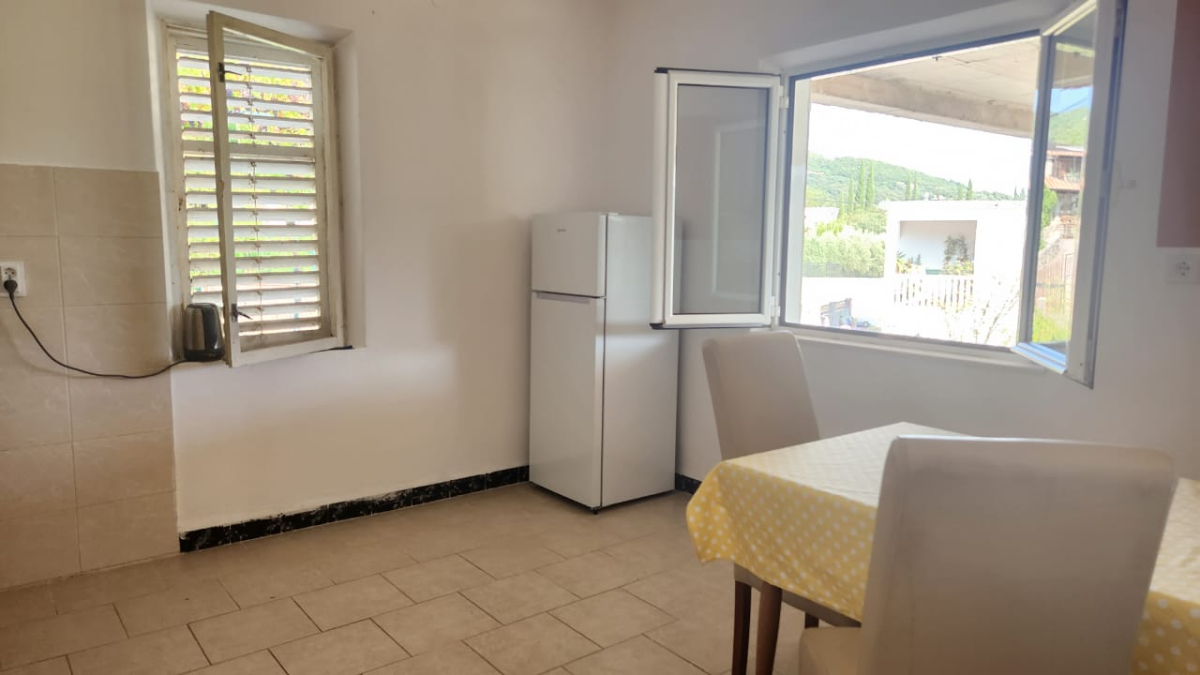House with 2 rooms and a spacious terrace in Herceg Novi 6