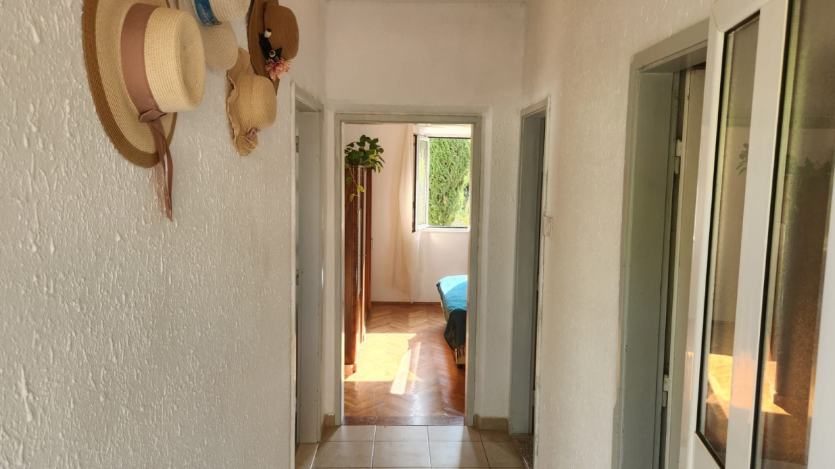 House with 2 rooms and a spacious terrace in Herceg Novi 5