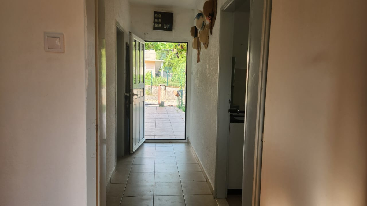 House with 2 rooms and a spacious terrace in Herceg Novi 9