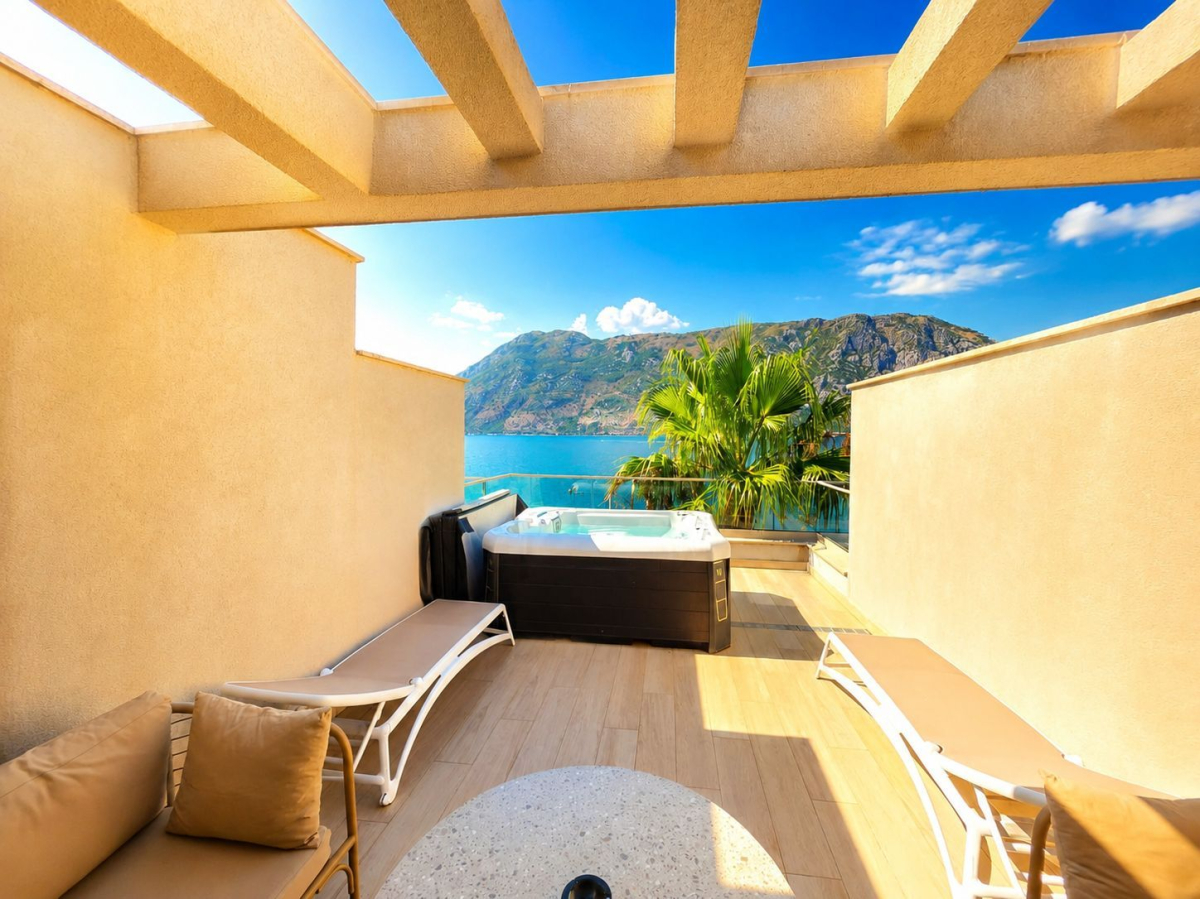 Luxury 109 m² villa on the first line in a prestigious sea-front complex — Stoliv, Kotor 10