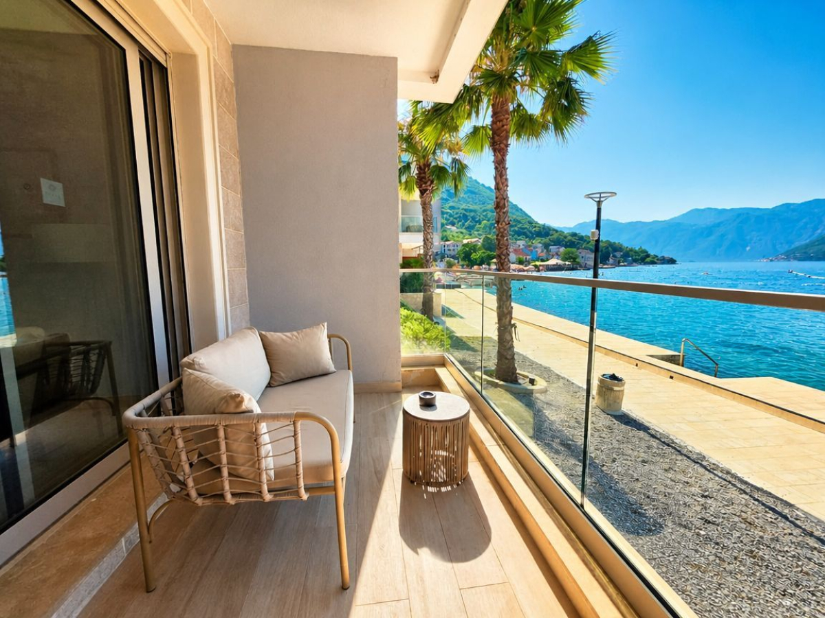 Luxury 109 m² villa on the first line in a prestigious sea-front complex — Stoliv, Kotor 4