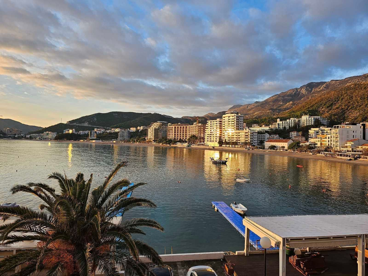 Luxury 2-bedroom apartment 96 m² with panoramic sea view, first line — Rafailovići, Budva 3