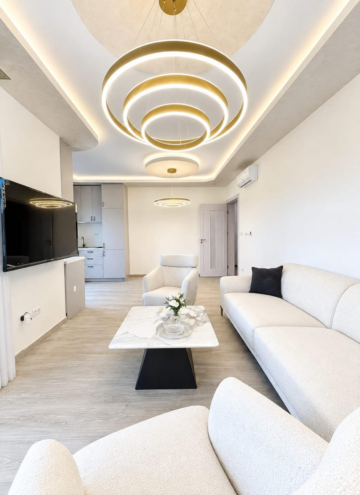 Luxury furnished 2-bedroom apartment, 74 m², sea view, 6th floor — Bečići 9