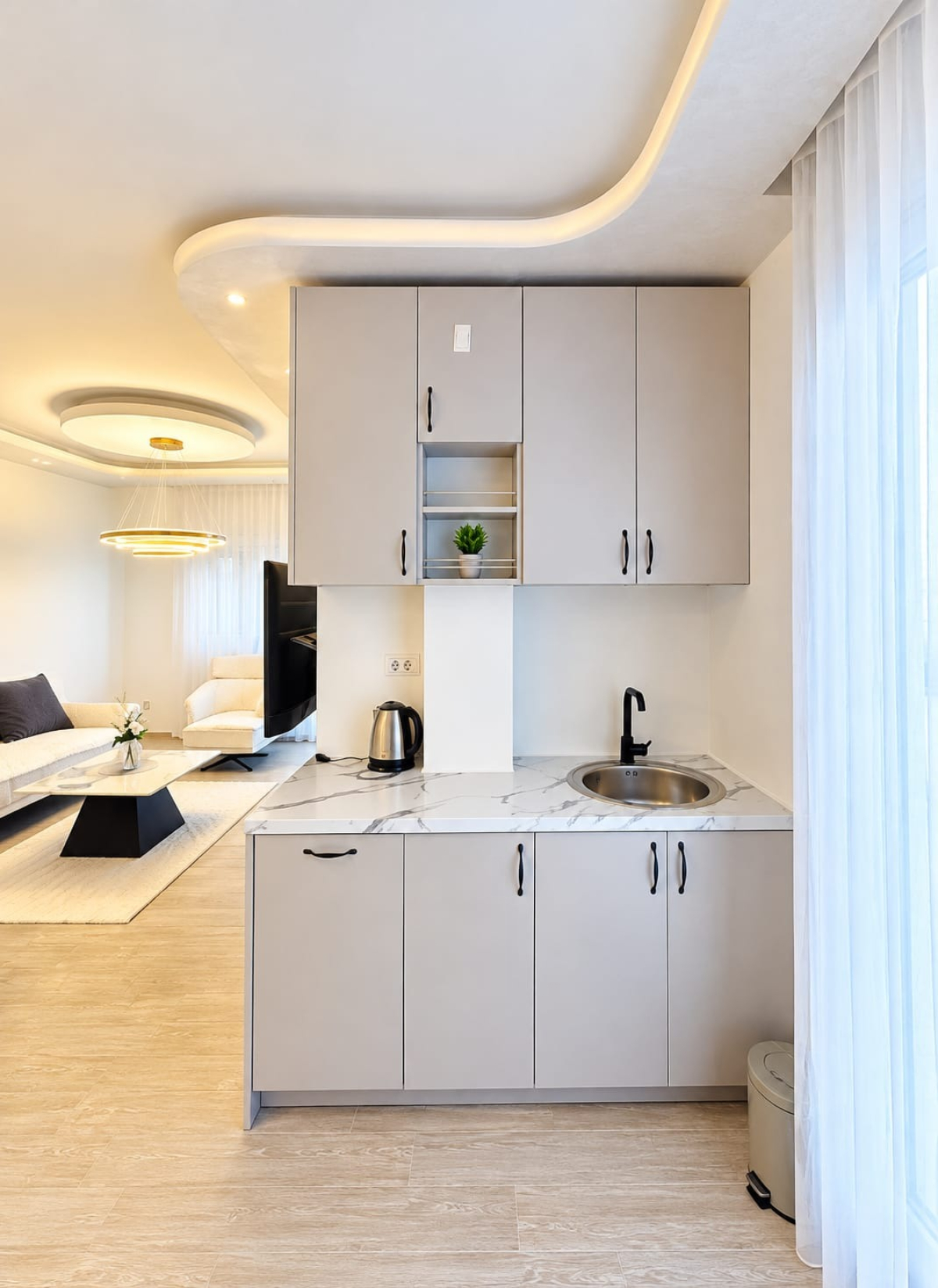 Luxury furnished 2-bedroom apartment, 74 m², sea view, 6th floor — Bečići 4