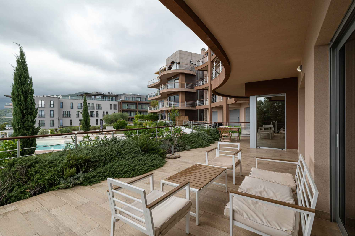 Geräumige möblierte 3-Schlafzimmer-Wohnung 128 m² mit Meerblick und 40-m²-Terrasse — Kavač, Kotor 2