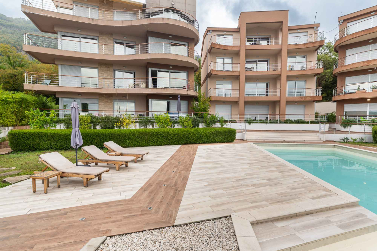 Geräumige möblierte 3-Schlafzimmer-Wohnung 128 m² mit Meerblick und 40-m²-Terrasse — Kavač, Kotor 3