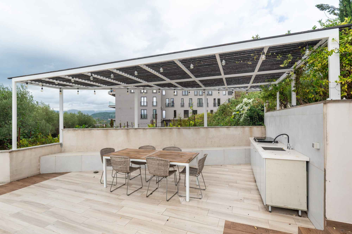 Geräumige möblierte 3-Schlafzimmer-Wohnung 128 m² mit Meerblick und 40-m²-Terrasse — Kavač, Kotor 5
