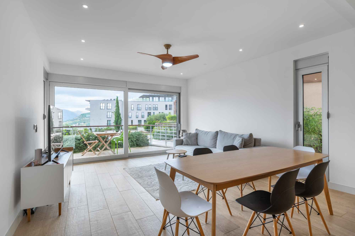 Geräumige möblierte 3-Schlafzimmer-Wohnung 128 m² mit Meerblick und 40-m²-Terrasse — Kavač, Kotor 9