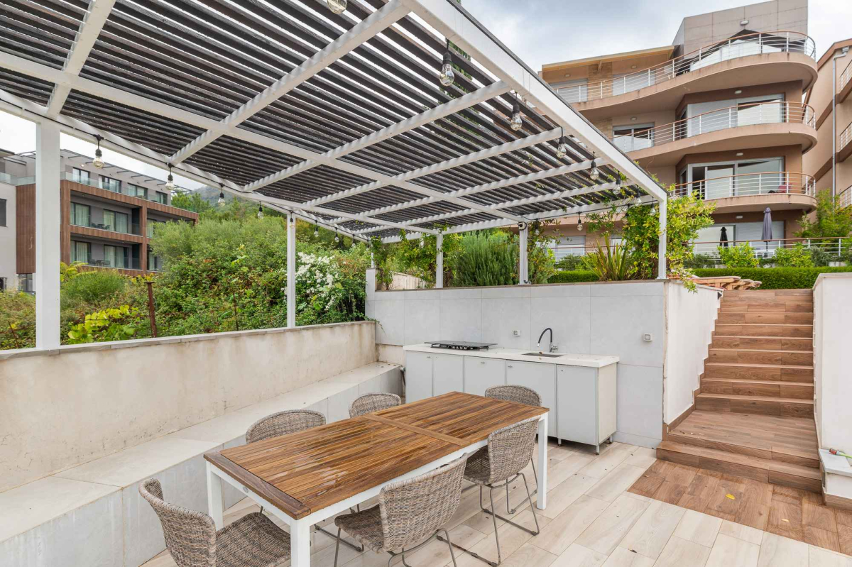 Geräumige möblierte 3-Schlafzimmer-Wohnung 128 m² mit Meerblick und 40-m²-Terrasse — Kavač, Kotor 6