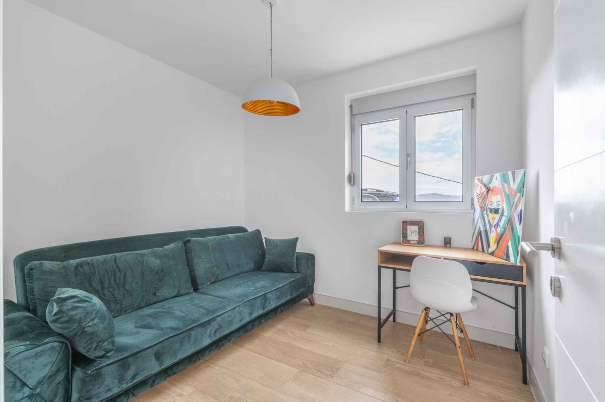 Geräumige möblierte 3-Schlafzimmer-Wohnung 128 m² mit Meerblick und 40-m²-Terrasse — Kavač, Kotor 4