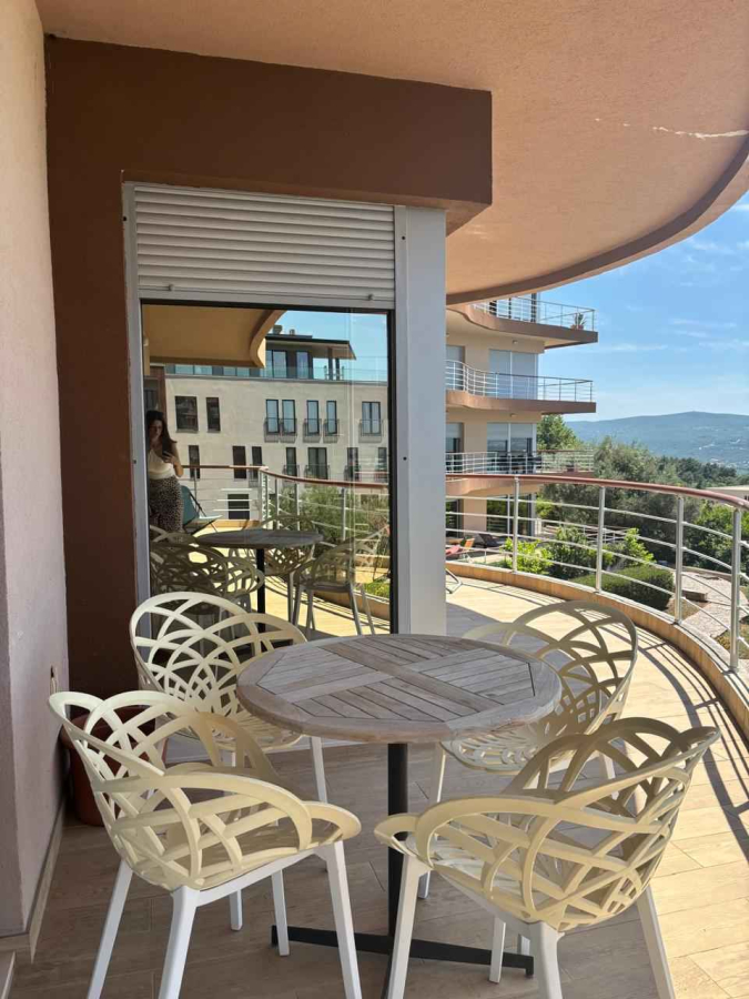 Geräumige möblierte 2-Schlafzimmer-Wohnung 119 m² mit Meerblick, Poolzugang — Kavač, Kotor 2
