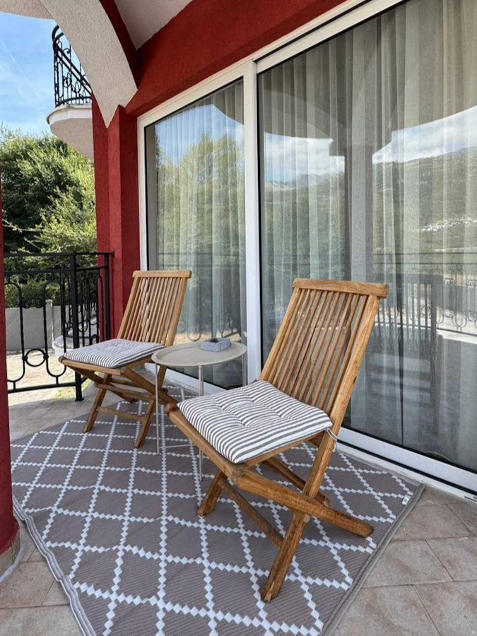 Geräumige möblierte 2-Schlafzimmer-Wohnung 79 m² mit Pool, geschlossene Anlage — Lastva Grbaljska, Kotor 3