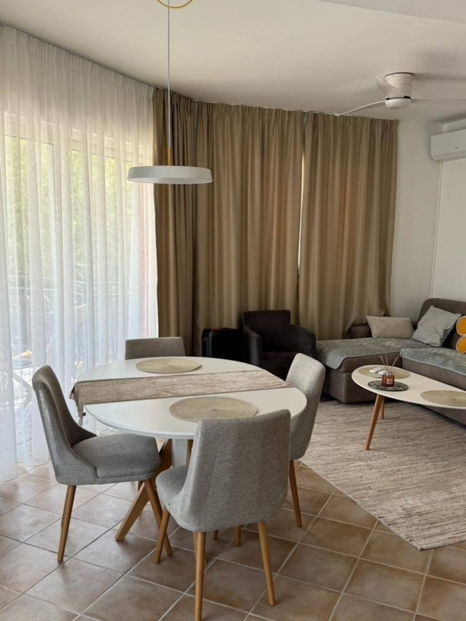 Geräumige möblierte 2-Schlafzimmer-Wohnung 79 m² mit Pool, geschlossene Anlage — Lastva Grbaljska, Kotor 4