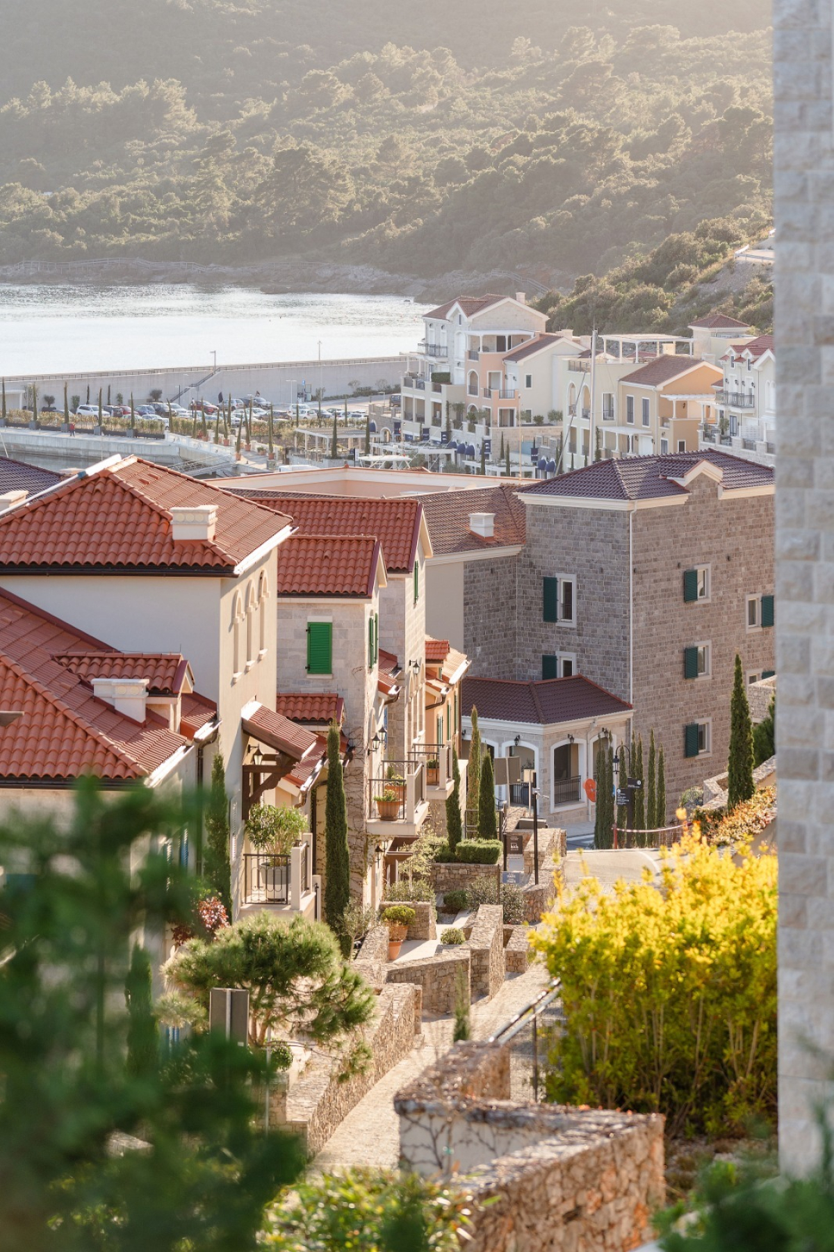 1-bedroom apartment 42 m² with sea-view terrace, Centrale — Luštica Bay, Tivat 3