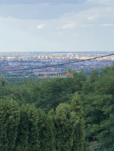 KUĆA U RAKOVCU SA POGLEDOM NA GRAD