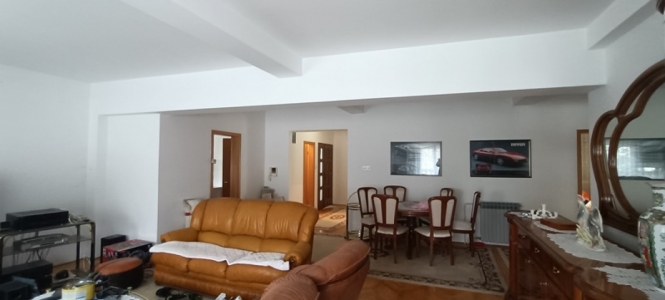 VELIKA KUĆA 600 M2 U SR. KAMENICI , PLAC 570