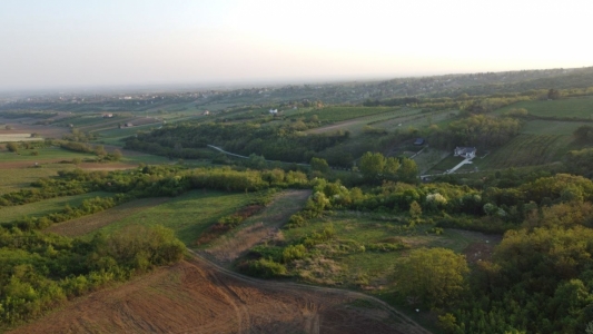 ZEMLJIŠTE , DOZVOLJENA GRADNJA KOD STAROG HOPOVA, IRIG