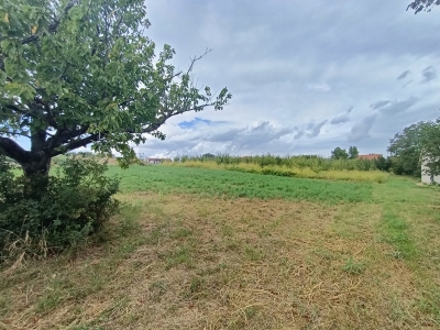 Odličan plac 1400m2 , građevinska zona