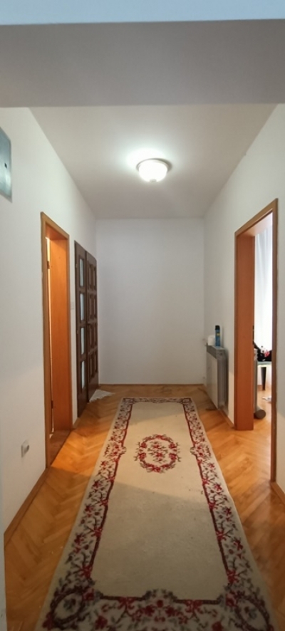 VELIKA KUĆA 600 M2 U SR. KAMENICI , PLAC 570