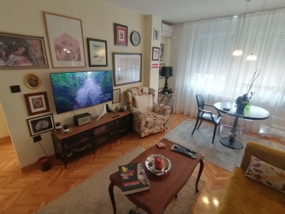 Odlično renoviran dvosoban stan 45m2, terasa-Detelinara