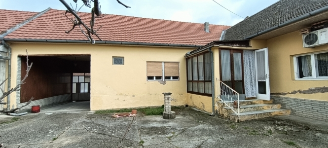 Vojvođanska kuća 280 m2 u Čereviću