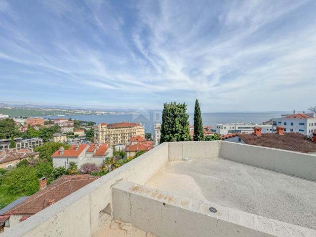 OPATIJA, CENTAR – luksuzan penthouse u centru Opatije, privatna pozicija i krovni bazen, samo 200m o