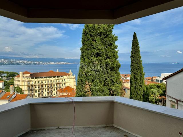 OPATIJA, CENTAR – luksuzan penthouse u centru Opatije, privatna pozicija i krovni bazen, samo 200m o