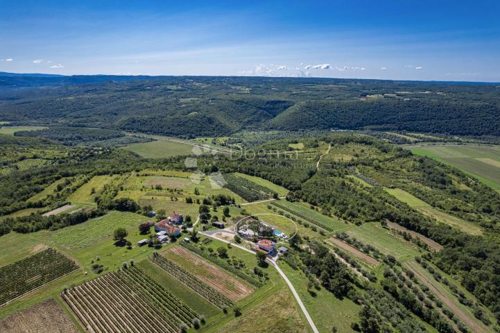 ATRAKTIVNA VILLA S BAZENOM I OTVORENIM POGLEDOM NA MORE